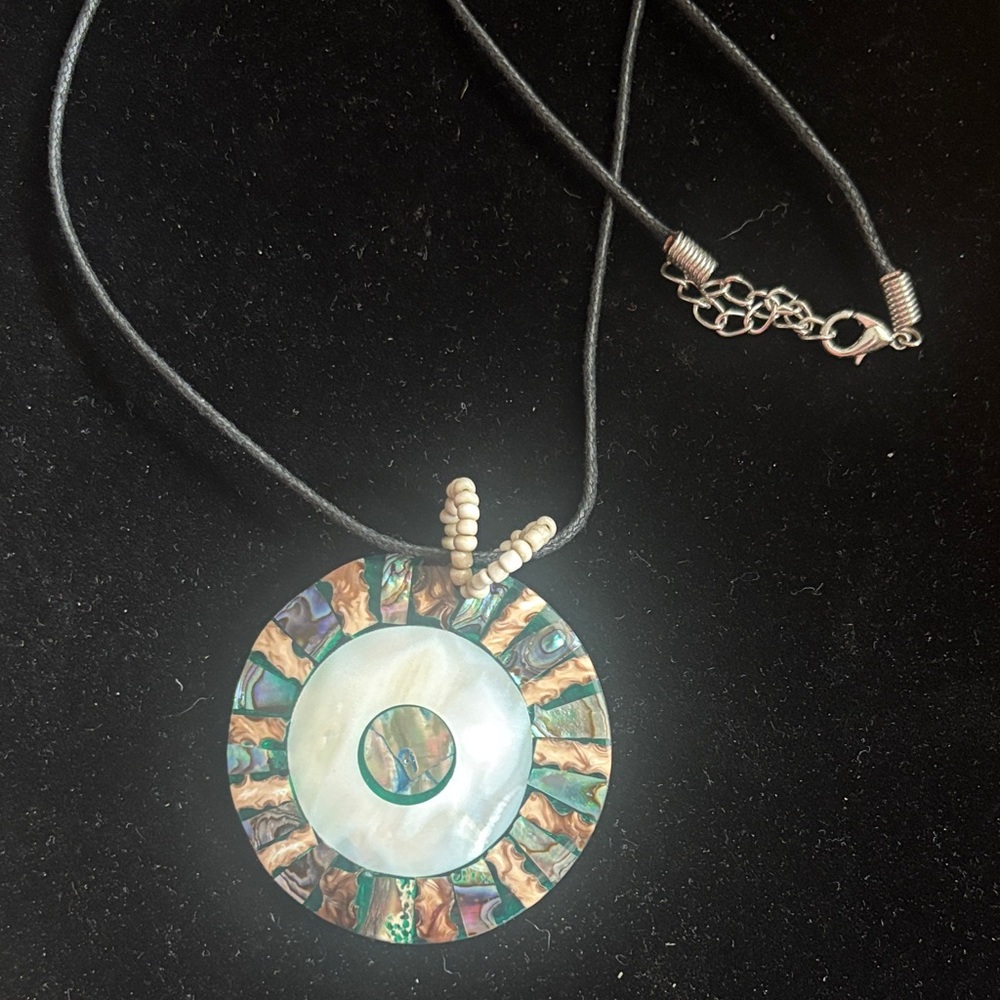Elegant Abalone and Mother of Pearl inlaid Pendant Necklace